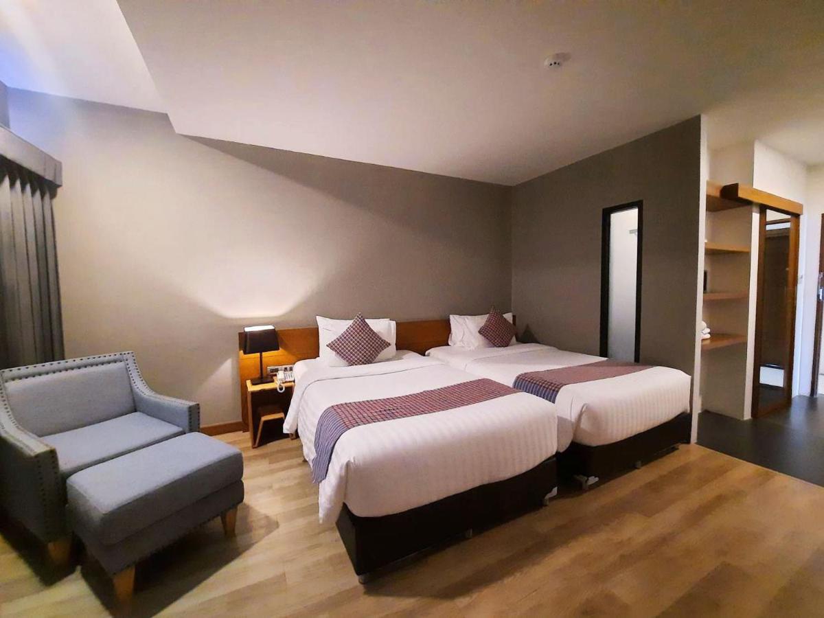 Comet Hotel Сурат Тхани Екстериор снимка