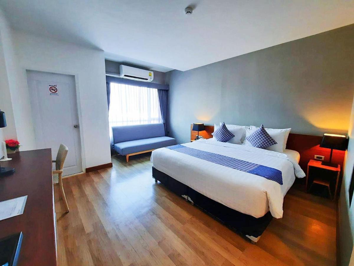 Comet Hotel Сурат Тхани Екстериор снимка