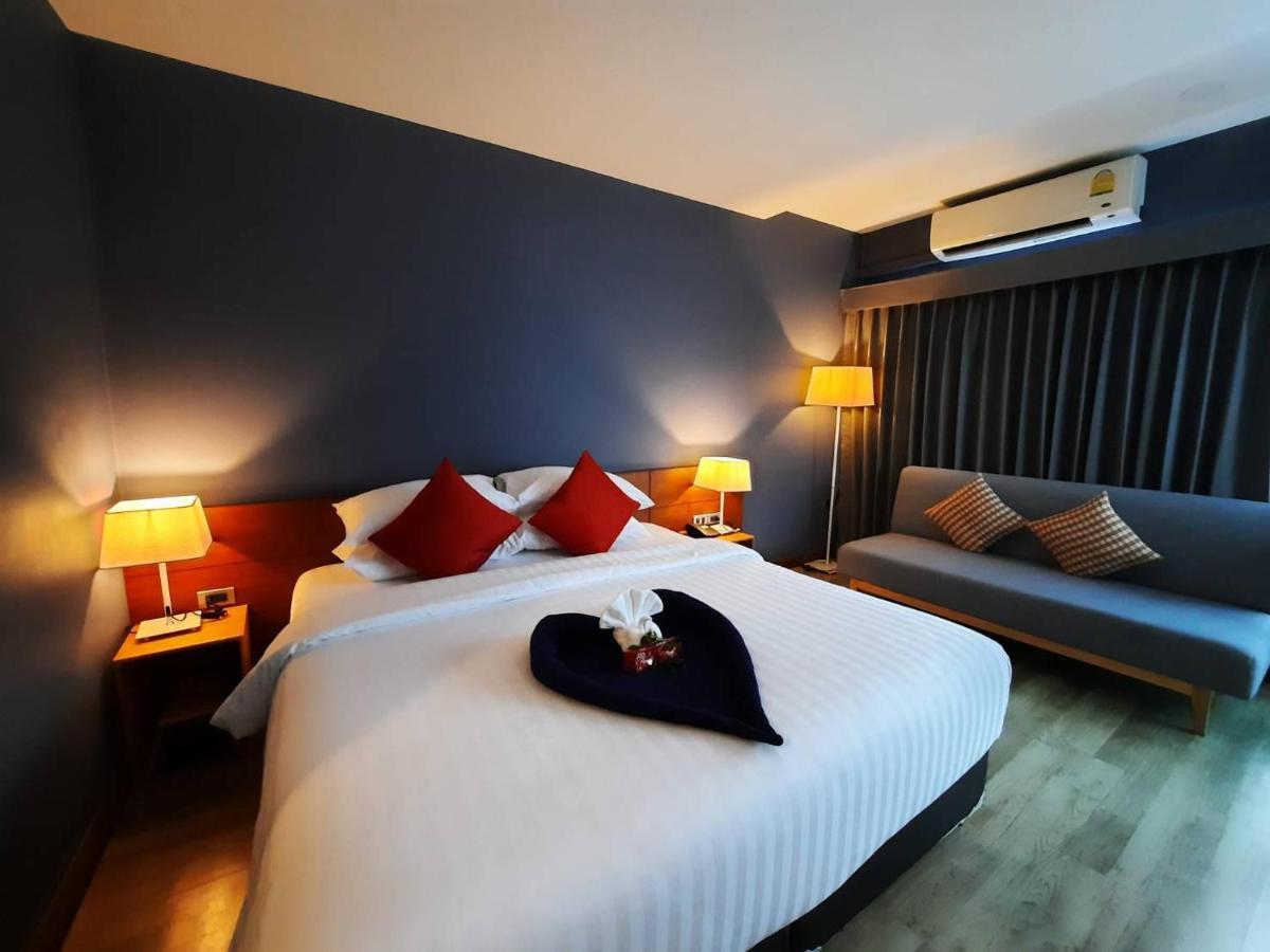 Comet Hotel Сурат Тхани Екстериор снимка