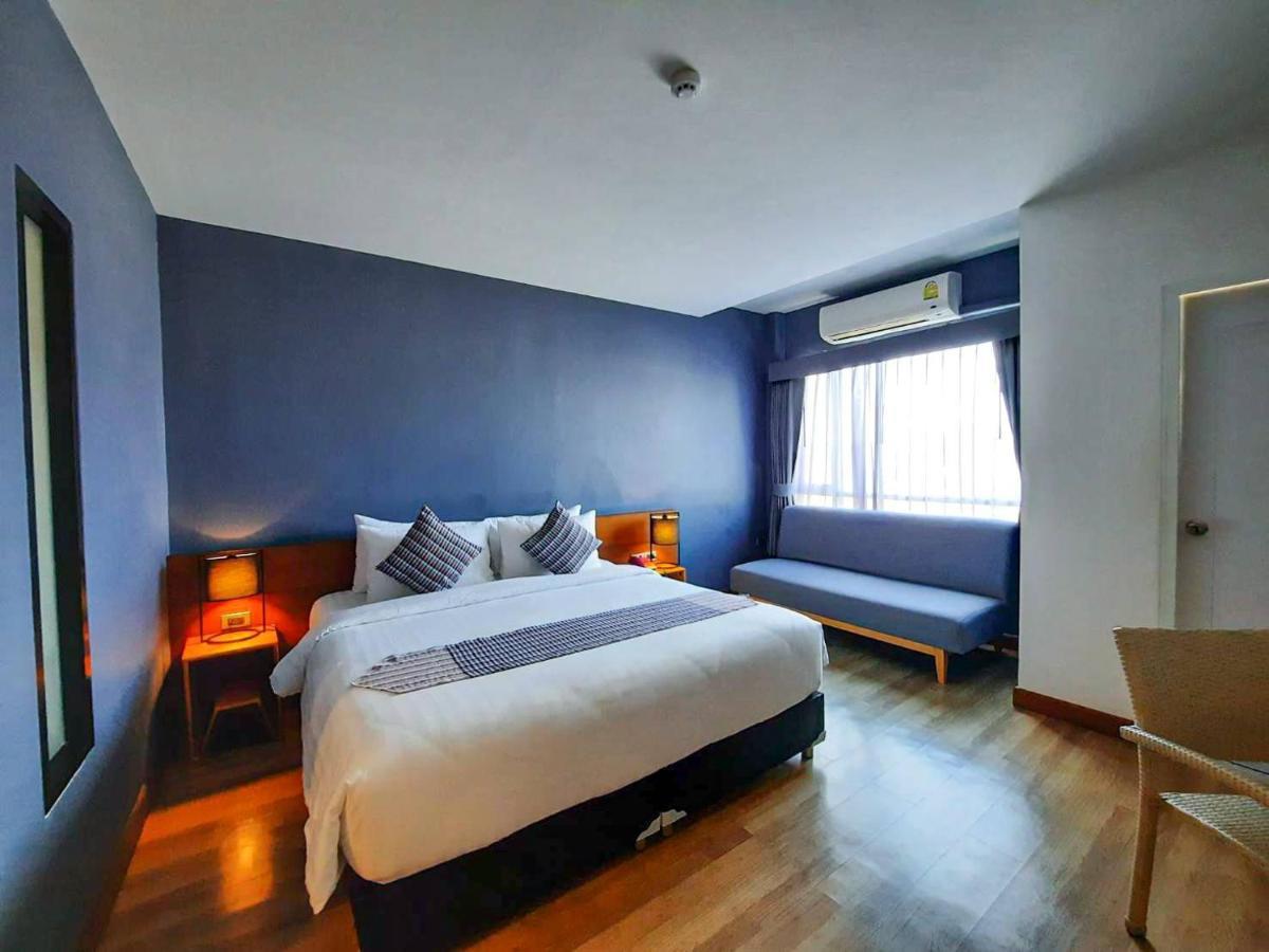 Comet Hotel Сурат Тхани Екстериор снимка