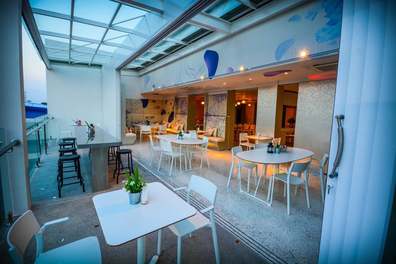 Comet Hotel Сурат Тхани Екстериор снимка