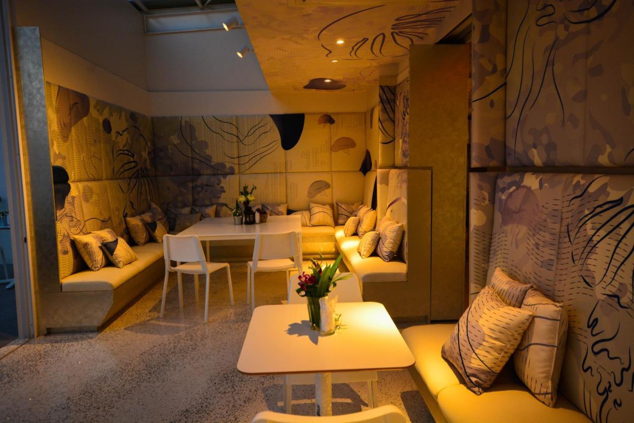 Comet Hotel Сурат Тхани Екстериор снимка
