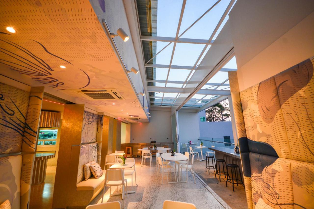 Comet Hotel Сурат Тхани Екстериор снимка