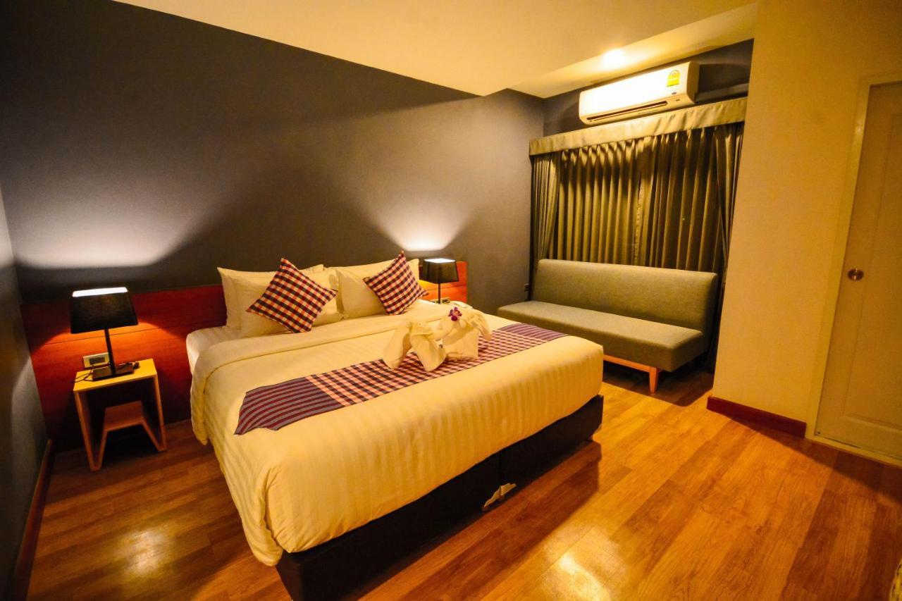 Comet Hotel Сурат Тхани Екстериор снимка