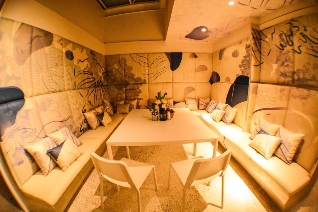 Comet Hotel Сурат Тхани Екстериор снимка