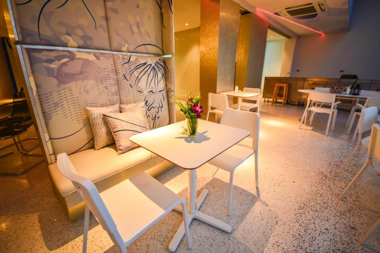 Comet Hotel Сурат Тхани Екстериор снимка
