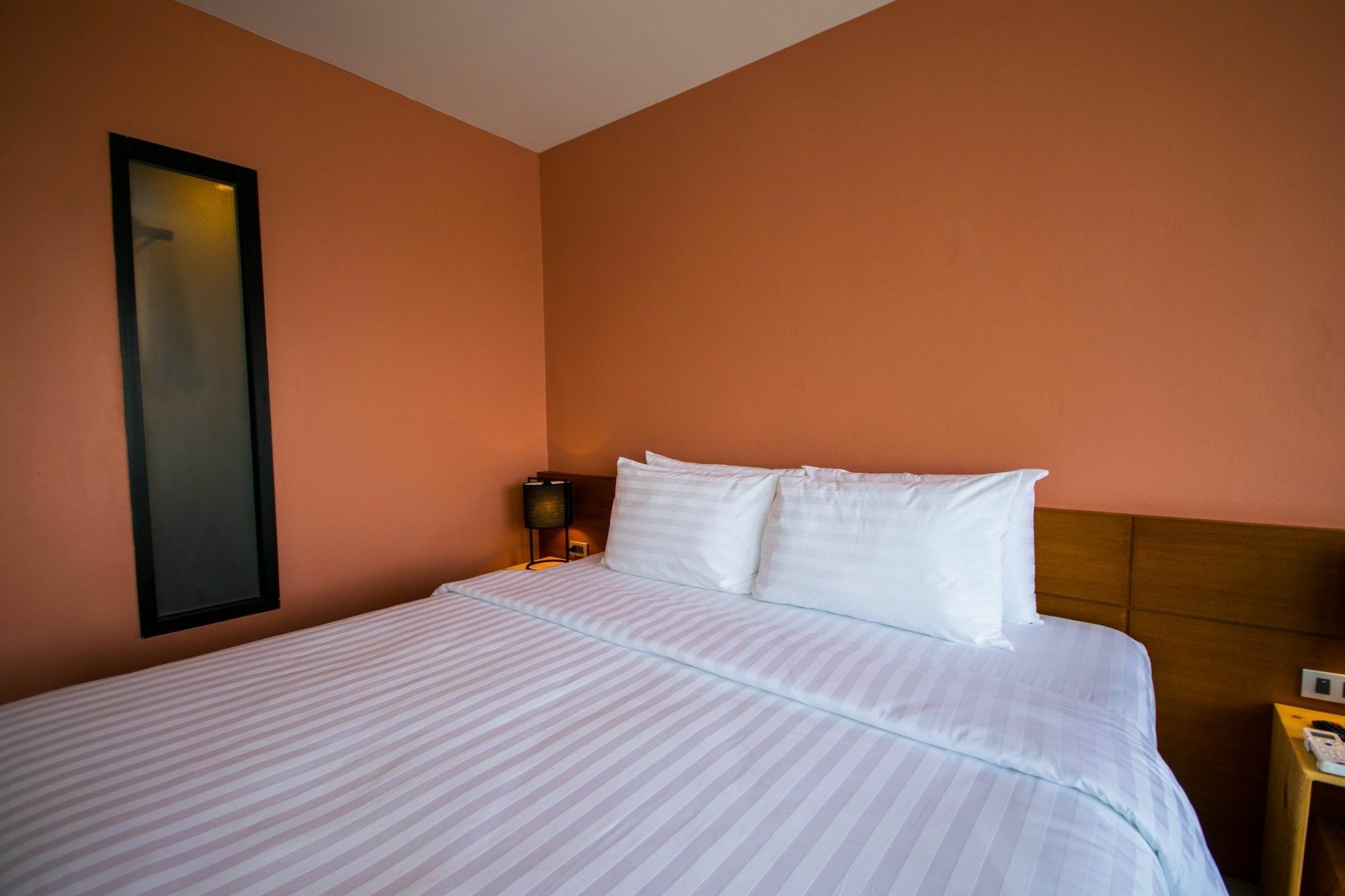 Comet Hotel Сурат Тхани Екстериор снимка