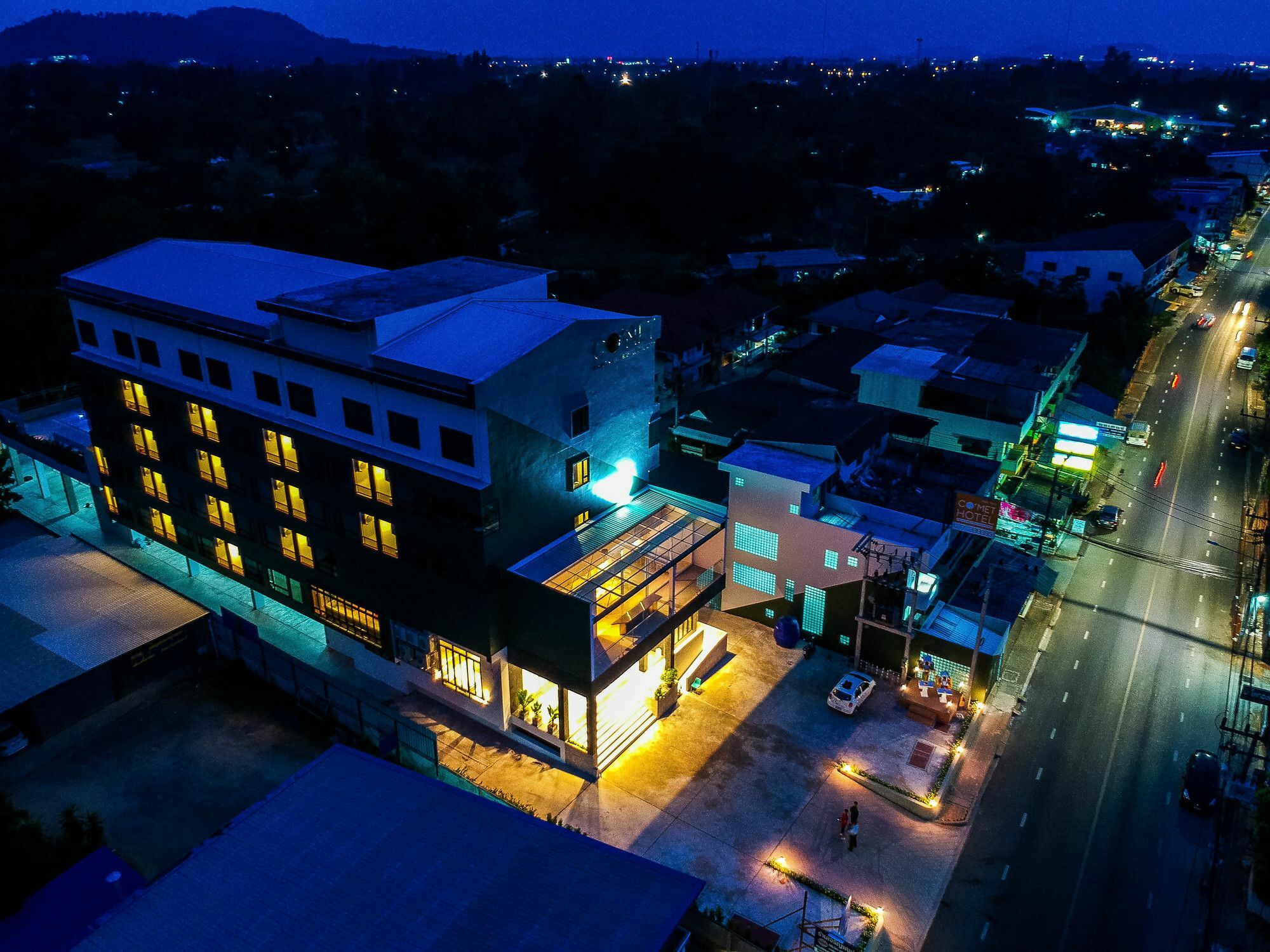 Comet Hotel Сурат Тхани Екстериор снимка